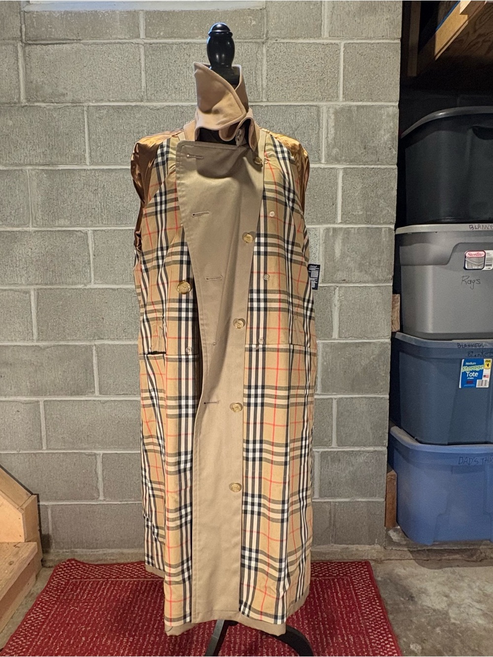 Burberry trench coat. - Picture 8 of 16